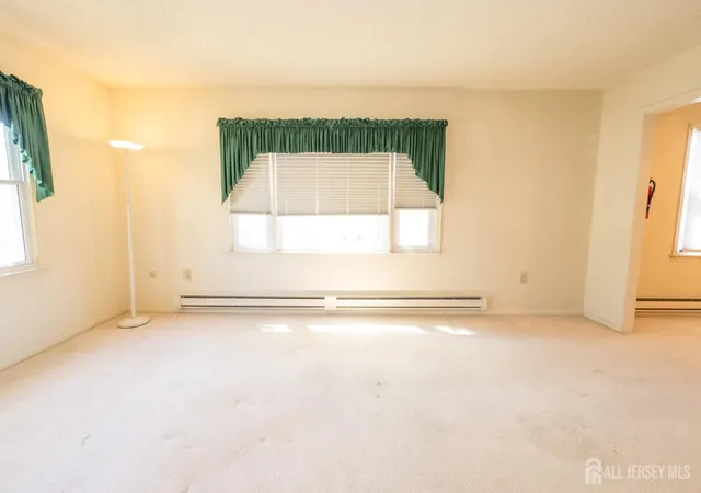 5th image of 487 Somerset Ln, Monroe Township, NJ 08831
