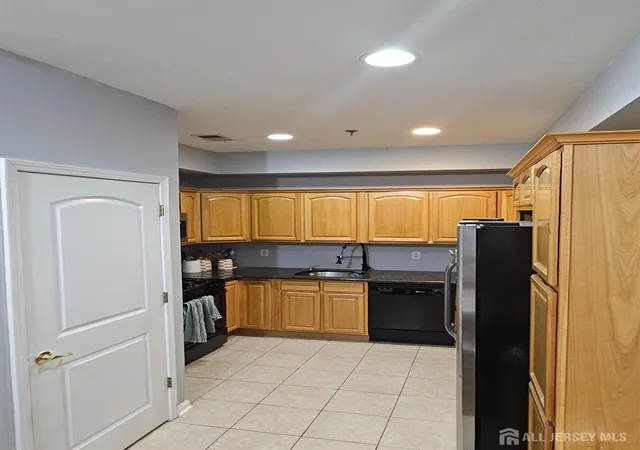 3rd image of 351 S Broad St S, Elizabeth, NJ 07202