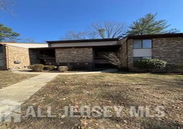 Homes for sale in Manalapan, NJ | 140 Amberly Dr #J, Manalapan, NJ 07726 | MLS# 2612659R