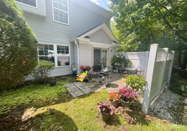 Homes for sale in Sayreville, NJ | 17 Tuthill Ct, Sayreville, NJ 08872 | MLS# 2700813R