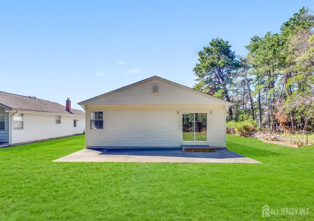 Photo 3 of Single family home for sale at 47 Doral Dr, Toms River, NJ 08757 | MLS# 2703566R | Listing updated on 2026-09-10