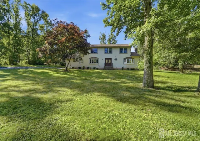 2nd image of 6 King Arthurs Ct, Edison, NJ 08820 | MLS# 2617843R