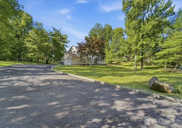 3rd image of 6 King Arthurs Ct, Edison, NJ 08820 | MLS# 2617843R