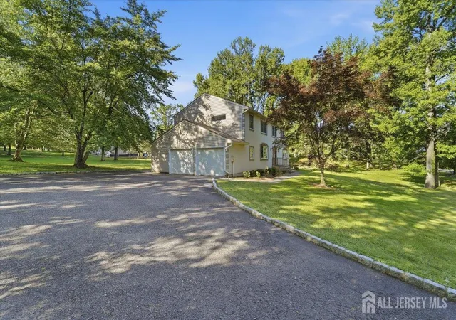 4th image of 6 King Arthurs Ct, Edison, NJ 08820 | MLS# 2617843R