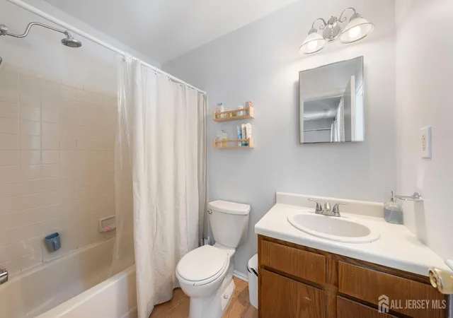 4th image of 35 E Byrnes Ln E, Sayreville, NJ 08872 | MLS# 2702076R