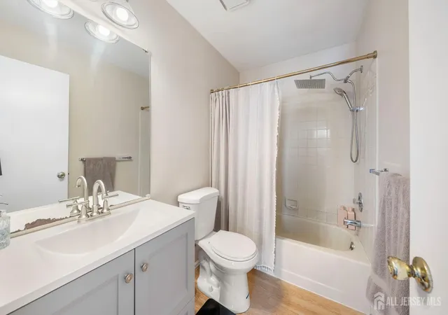 5th image of 35 E Byrnes Ln E, Sayreville, NJ 08872 | MLS# 2702076R