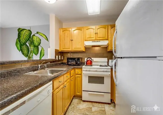 5th image of 1126 Edpas Rd, New Brunswick, NJ 08901 | MLS# 2617836R