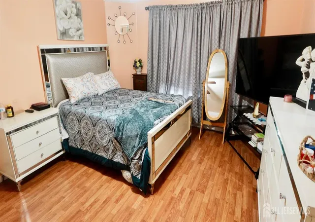 2nd image of 402 Holly Dr, Perth Amboy, NJ 08861