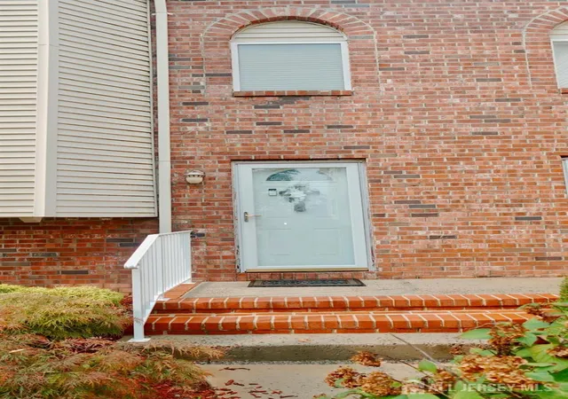 2nd image of 402 Holly Dr, Perth Amboy, NJ 08861 | MLS# 2701184R