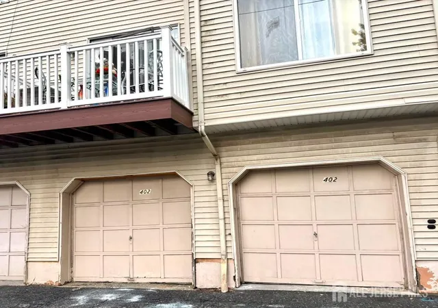 3rd image of 402 Holly Dr, Perth Amboy, NJ 08861 | MLS# 2701184R