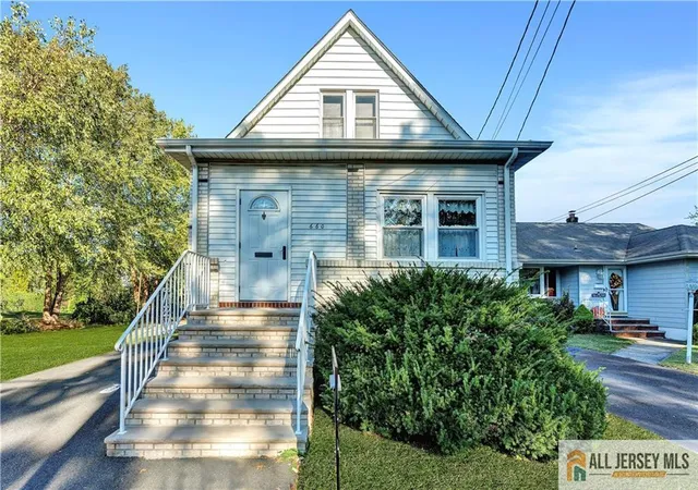 Photo 2 of Single family home for sale at 660 Leone St, Woodbridge, NJ 07095 | MLS# 2660582M | Listing updated on 2025-12-15