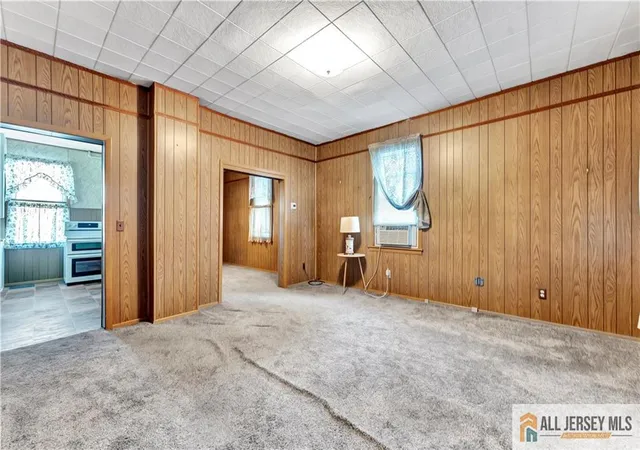 Photo 4 of Single family home for sale at 660 Leone St, Woodbridge, NJ 07095 | MLS# 2660582M | Listing updated on 2025-12-15
