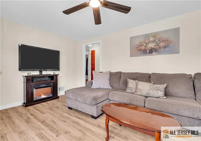 Photo 3 of Single family home for sale at 513 Howard Ave, Middlesex, NJ 08846 | MLS# 2660340M | Listing updated on 2025-11-05