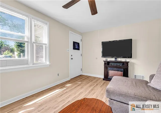 Photo 4 of Single family home for sale at 513 Howard Ave, Middlesex, NJ 08846 | MLS# 2660340M | Listing updated on 2025-11-05