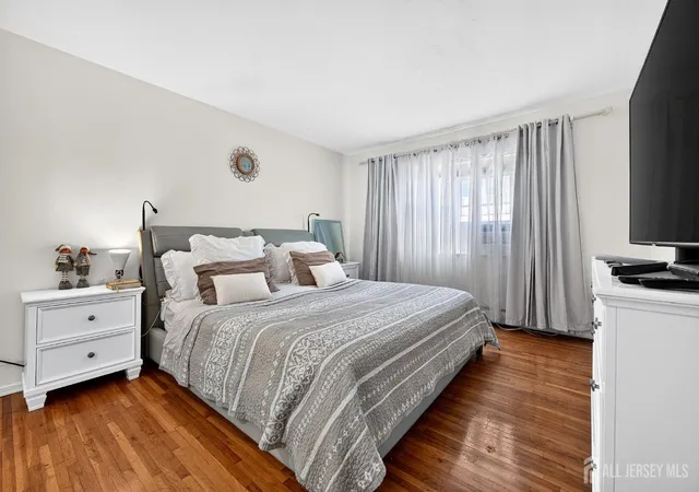 1st image of 46 Gramercy Gdns #B, Middlesex, NJ 08846 | MLS# 2702462R