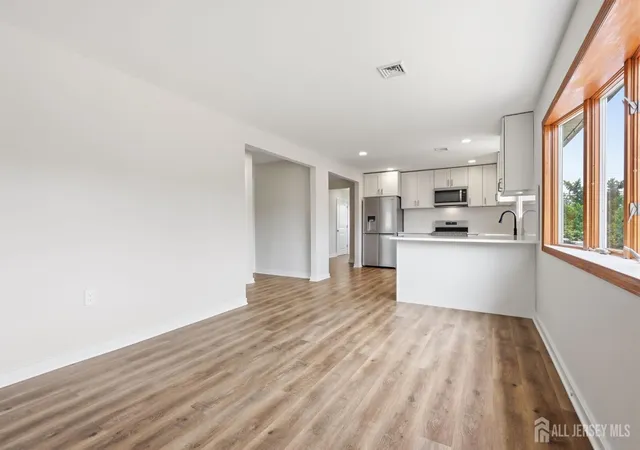 4th image of 2 Kendall Dr, Parlin, NJ 08859 | MLS# 2700446R