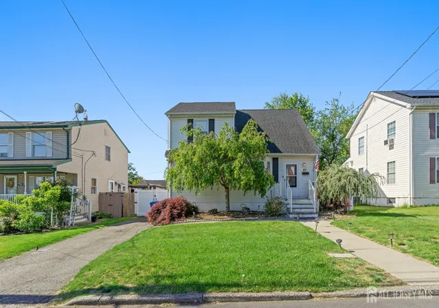 Homes for sale in Woodbridge Proper, NJ | 81 Lockwood Ave, Woodbridge Proper, NJ 07095 | MLS# 2616555R