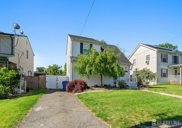 Homes for sale in Woodbridge Proper, NJ | 81 Lockwood Ave, Woodbridge Proper, NJ 07095 | MLS# 2616555R