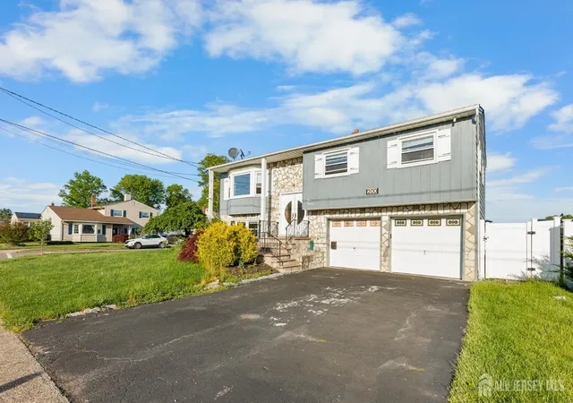 Photo 3 of Single family home for sale at 200 Rosewood Ln, Port Reading, NJ 07064 | MLS# 2701038R | Listing updated on 2026-09-24