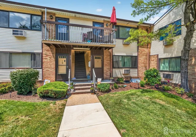 1st image of 818 Cricket Ln, Woodbridge, NJ 07095 | MLS# 2701134R