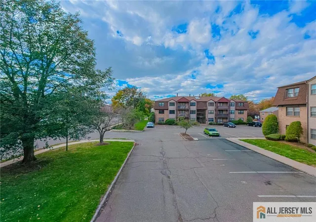 Listing Photo 4 - Condo for sale in building located at 404 Newport Ct, Fords, NJ 08863