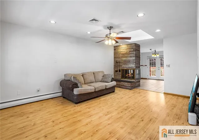 Photo 3 of Single family home for sale at 20 Cleveland Ave, South River, NJ 08882 | MLS# 2561791M | Listing updated on 2025-10-25