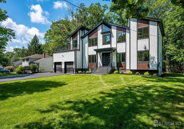 Photo 4 of Single family home for sale at 67 Falcon Rd, Livingston, NJ 07039 | MLS# 2703112R | Listing updated on 2026-09-18