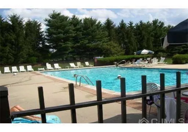 13th image of 313 Wimbeldon Ct, North Brunswick, NJ 08902 | MLS# 2701749R
