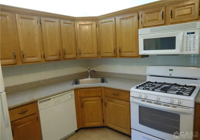 Photo 4 of Condo for sale at 313 Wimbeldon Ct, North Brunswick, NJ 08902 | MLS# 2701749R | Listing updated on 2026-08-01