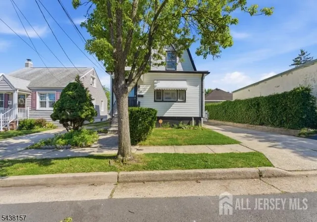 Homes for sale in Woodbridge Proper, NJ | 265 Grove St, Woodbridge Proper, NJ 07095 | MLS# 2617184R
