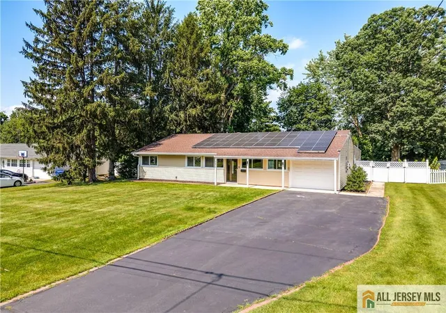 Photo 1 of Single family home for sale at 171 Kendall Rd, Kendall Park, NJ 08824 | MLS# 2660374M | Listing updated on 2025-11-05