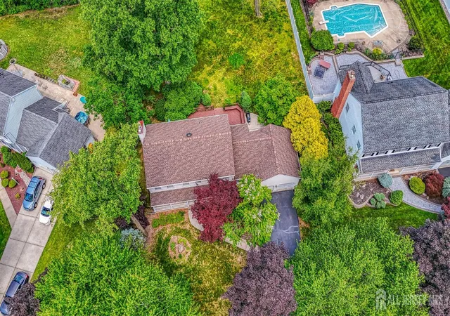 4th image of 7 Lake Farrington Dr, North Brunswick, NJ 08902 | MLS# 2617110R