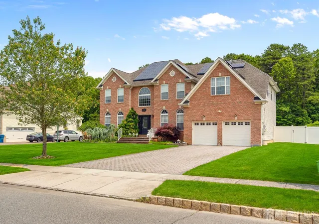 Photo 3 of Single family home for sale at 47 Lori St, Monroe Township, NJ 08831 | MLS# 2515579R | Listing updated on 2026-09-10