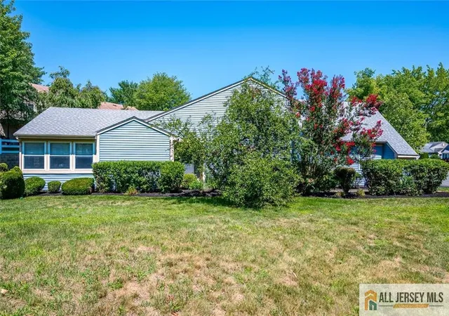 Photo 3 of Single family home for sale at 32 John Adams Ct, Monroe Township, NJ 08831 | MLS# 2770130M | Listing updated on 2026-08-18
