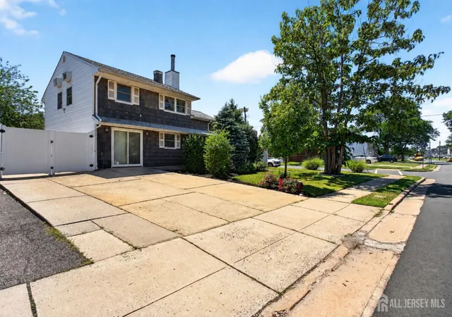 Homes for sale in Carteret, NJ | 52 Jackson Ave, Carteret, NJ 07008 | MLS# 2618220R