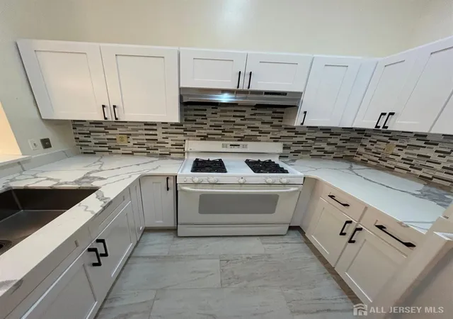 5th image of 736 Edpas Rd, New Brunswick, NJ 08901