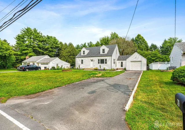 Photo 1 of Single family home for sale at 39 Griggs Dr, Dayton, NJ 08810 | MLS# 2700143R | Listing updated on 2026-09-29