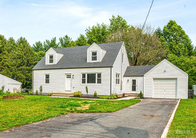 Photo 2 of Single family home for sale at 39 Griggs Dr, Dayton, NJ 08810 | MLS# 2700143R | Listing updated on 2026-09-29