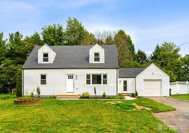Photo 3 of Single family home for sale at 39 Griggs Dr, Dayton, NJ 08810 | MLS# 2700143R | Listing updated on 2026-09-29