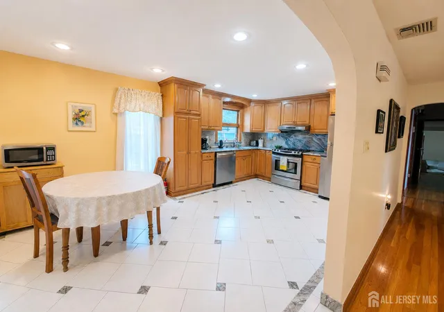 image of 41 Edgewood Ave, Colonia, NJ 07067 | MLS# 2701735R