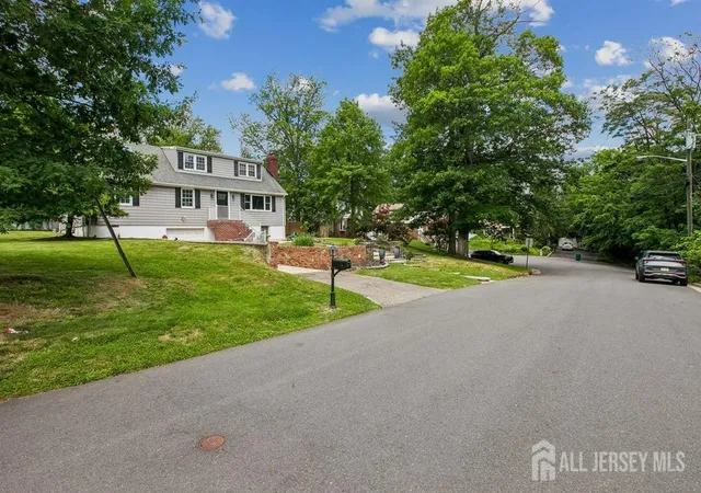 Photo 3 of Single family home for sale at 24 Jersey Ave, Edison, NJ 08820 | MLS# 2617582R | Listing updated on 2026-09-01