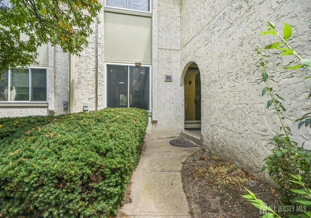 2nd image of 95 Thoreau Dr, Plainsboro, NJ 08536 | MLS# 2701712R