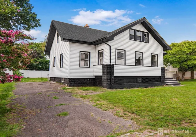 Photo 1 of Single family home for sale at 16 Lincoln Ave, East Brunswick, NJ 08816 | MLS# 2702789R | Listing updated on 2026-09-19