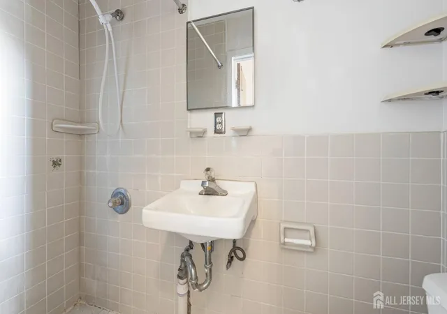 Homes for sale in Edison, NJ | 703 Merrywood Dr, Edison, NJ 08817 | MLS# 2618462R