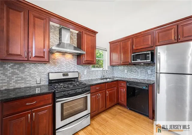 Photo 1 of Single family home for sale at 21 Eardley Rd, Edison, NJ 08817 | MLS# 2660275M | Listing updated on 2025-10-21