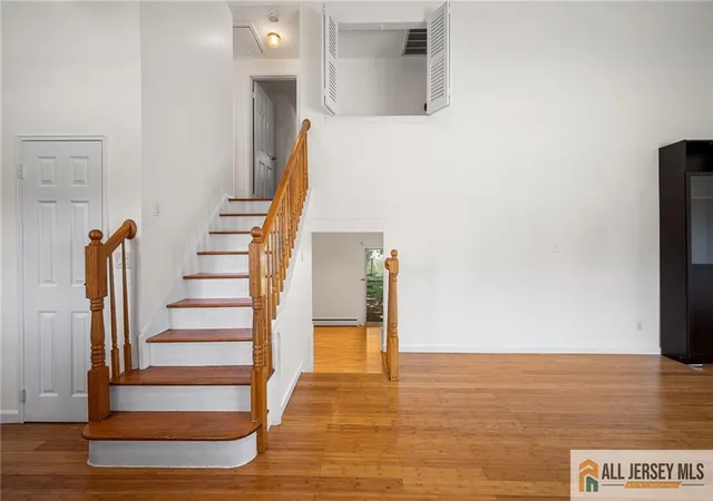 Photo 4 of Single family home for sale at 21 Eardley Rd, Edison, NJ 08817 | MLS# 2660275M | Listing updated on 2025-10-21