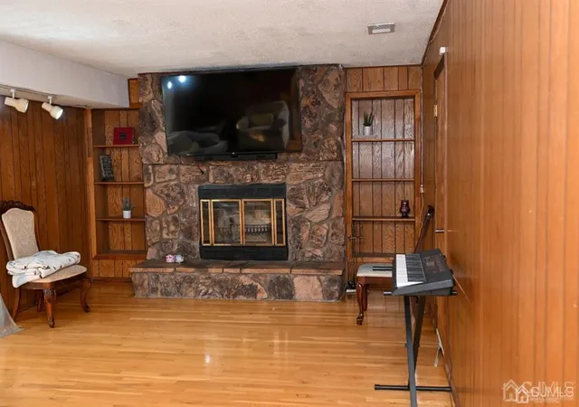 Photo 4 of Single family home for sale at 60 Coventry Cir, Piscataway, NJ 08854 | MLS# 2314097R | Listing updated on 2023-09-14