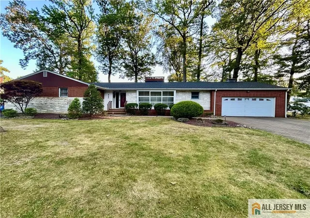 Photo 1 of Single family home for sale at 422 Franklin Rd, North Brunswick, NJ 08902 | MLS# 2660256M | Listing updated on 2025-11-15