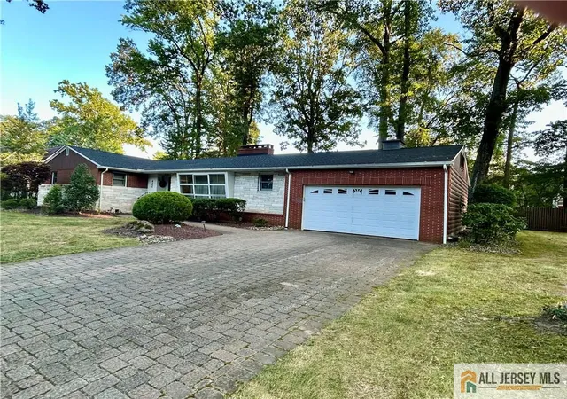 Photo 2 of Single family home for sale at 422 Franklin Rd, North Brunswick, NJ 08902 | MLS# 2660256M | Listing updated on 2025-11-15