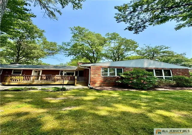 Photo 3 of Single family home for sale at 422 Franklin Rd, North Brunswick, NJ 08902 | MLS# 2660256M | Listing updated on 2025-11-15